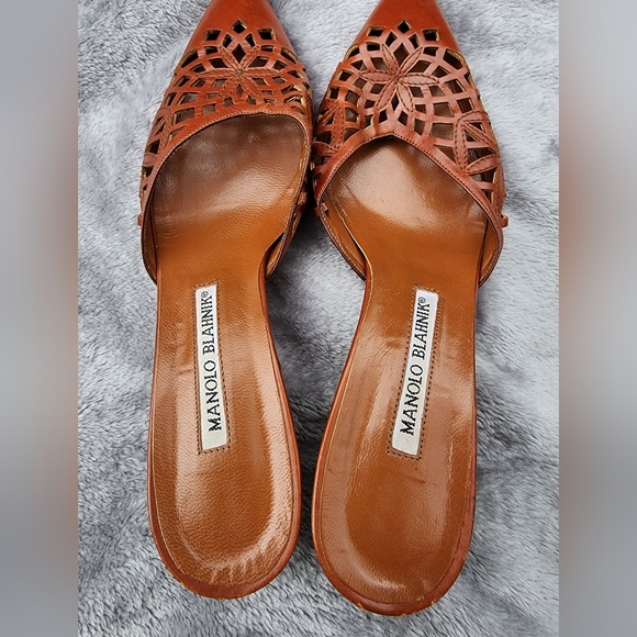 Manolo Blahnik Laser Cut Slide Sandals Tan Brown Leather Sz 37.5 Kitten Heels - Picture 7 of 7
